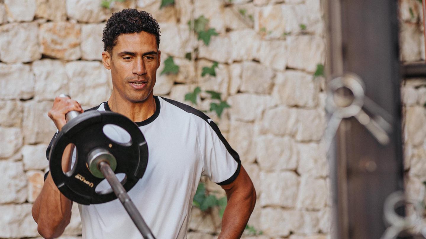 Raphaël Varane durante una sesión de entrenamiento físico centrada en rendimiento y longevidad en SHA Wellness